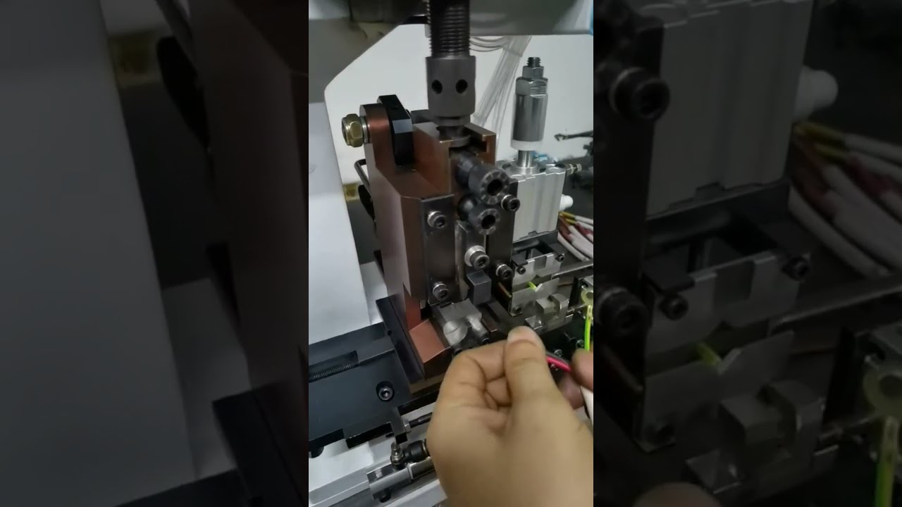 Düz Sürekli Şerit Terminal Makinesi ile Gerçek Zamanlı Kıvırma İşlemi | Fabrika Videosu